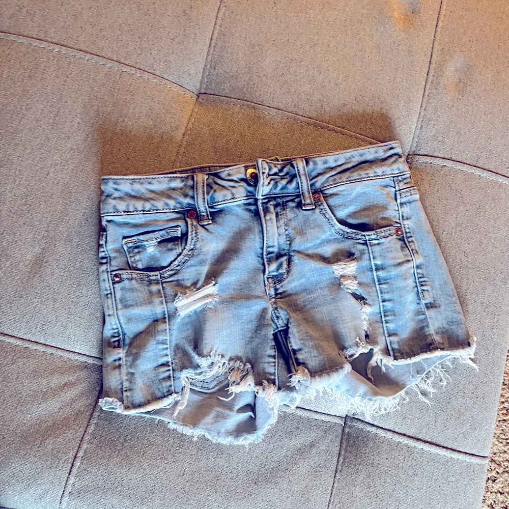 American eagle distressed jean shorts size 4